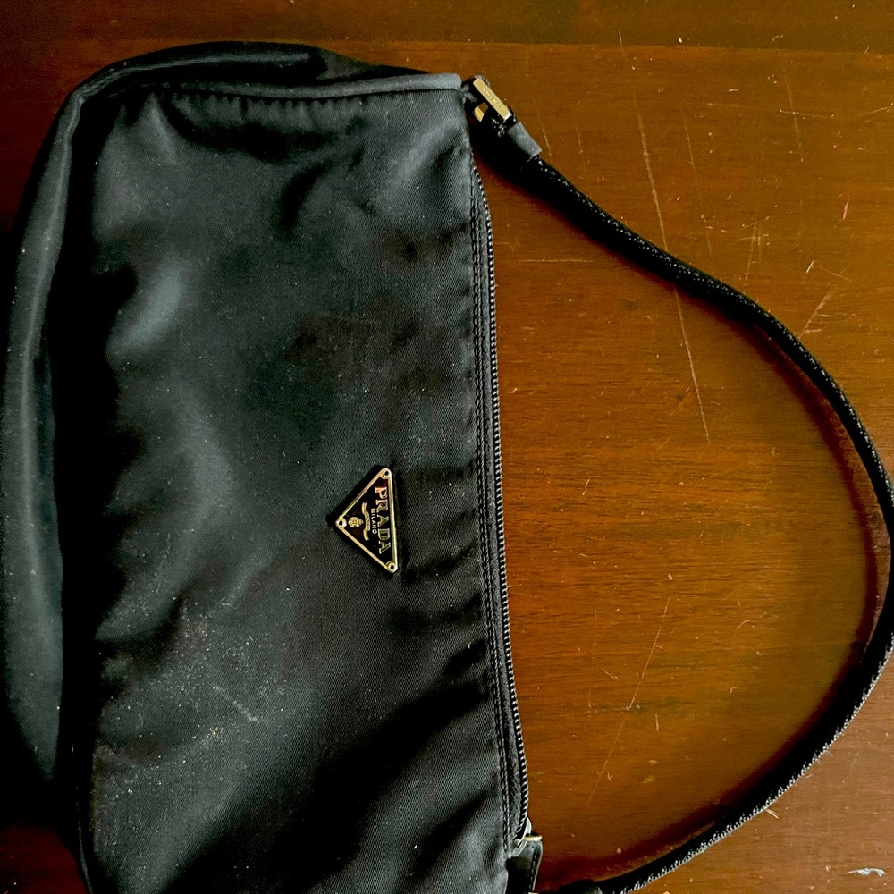 barely used black Prada purse. Adorable